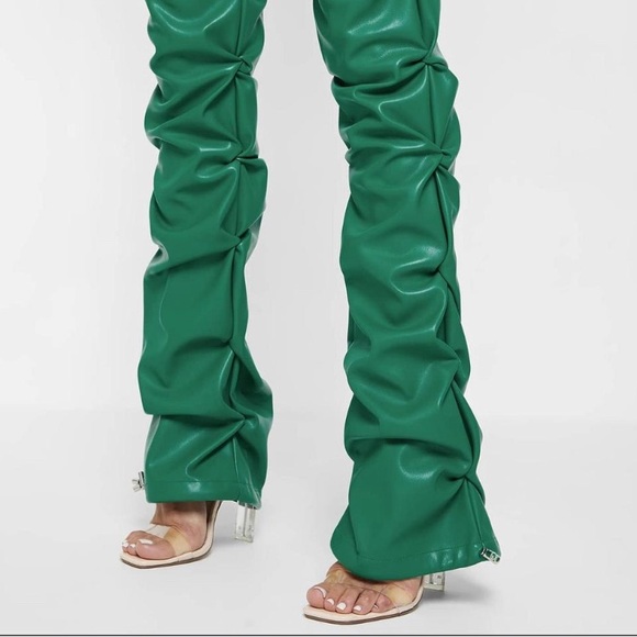 Maniere De Voir Vibrant Emerald Green Tacked Vegan Leather Flared Trousers US 6 - Picture 2 of 15